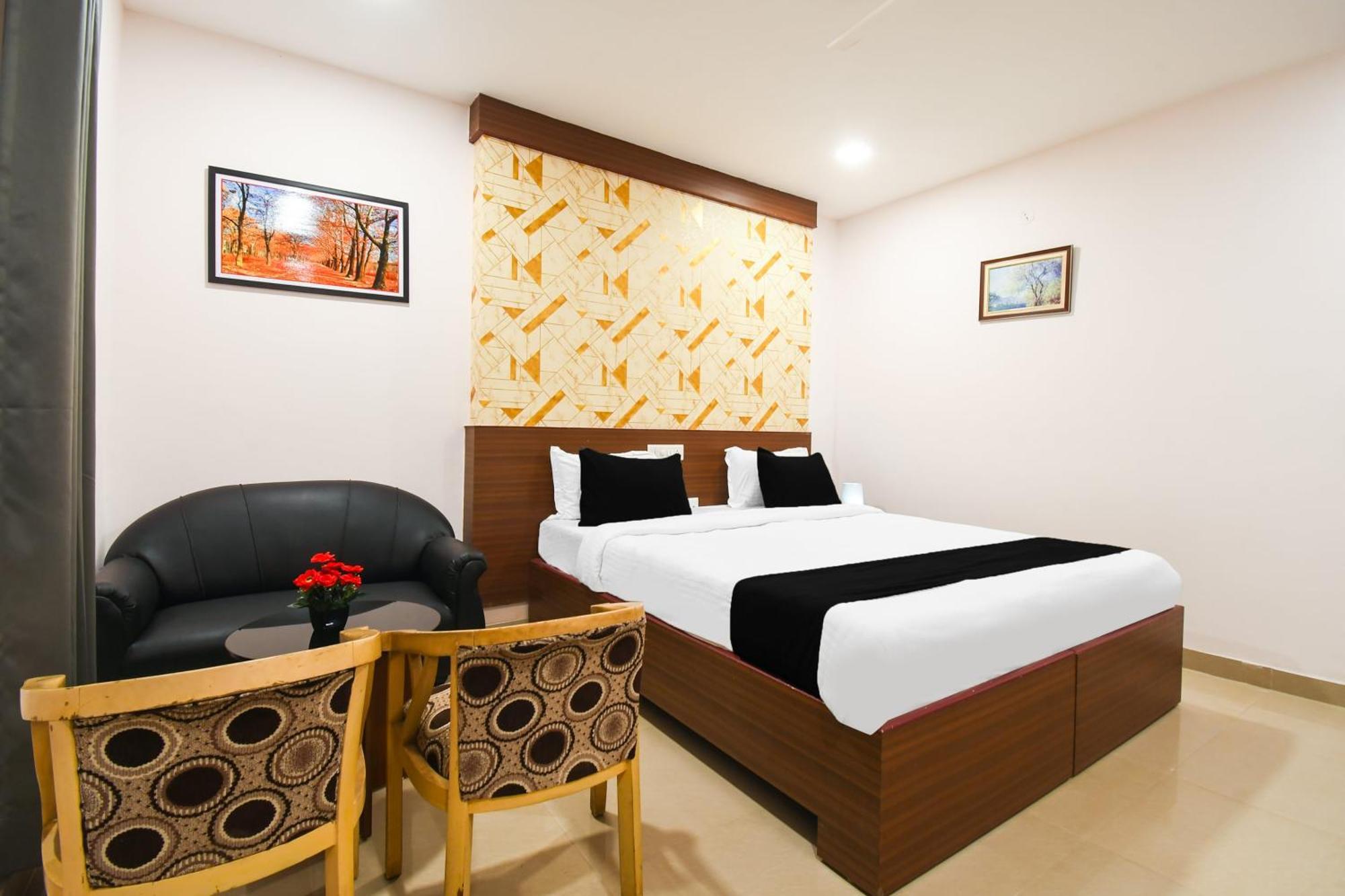 Super Townhouse Best Inn Khandagiri المظهر الخارجي الصورة