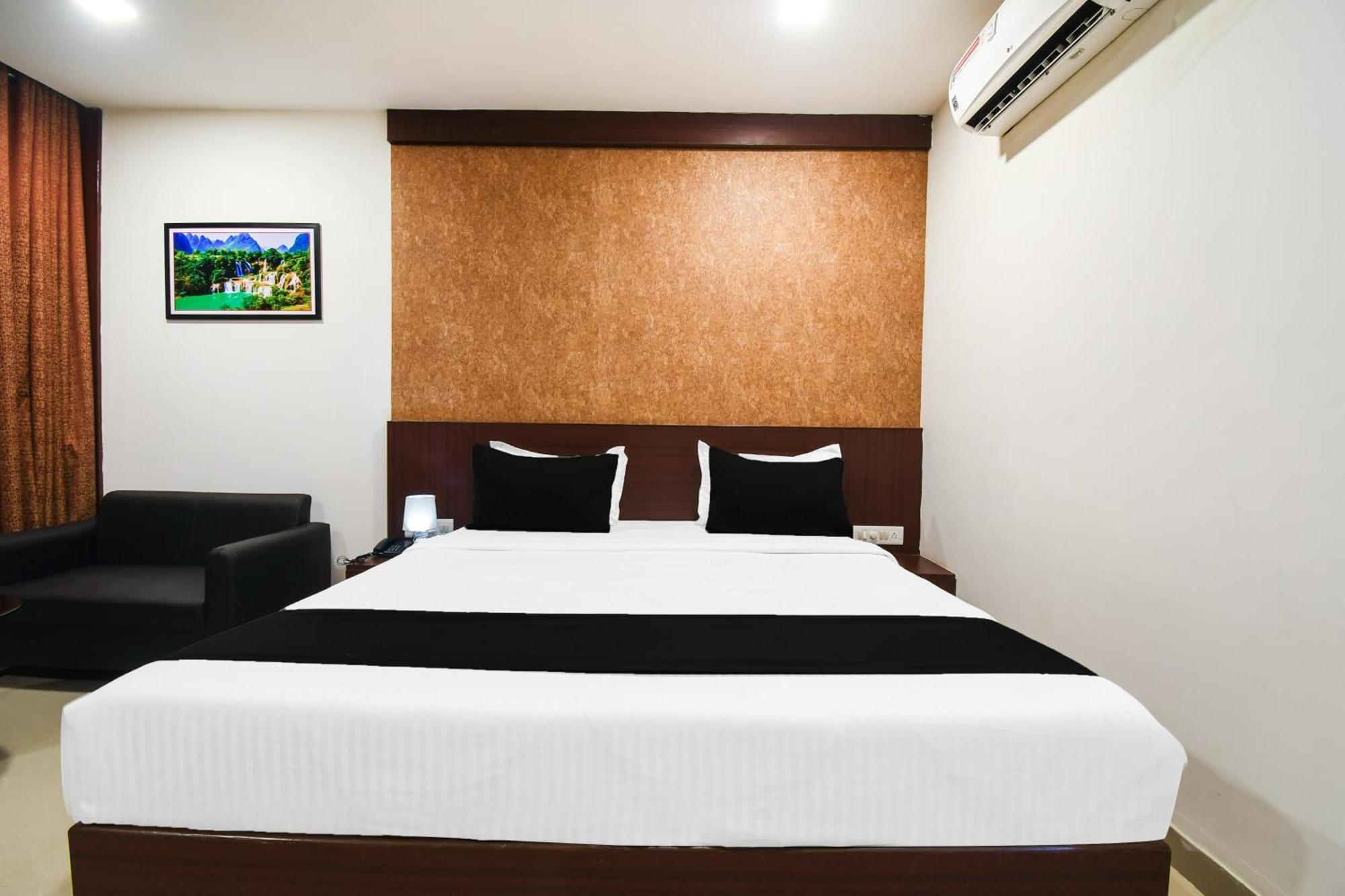 Super Townhouse Best Inn Khandagiri المظهر الخارجي الصورة