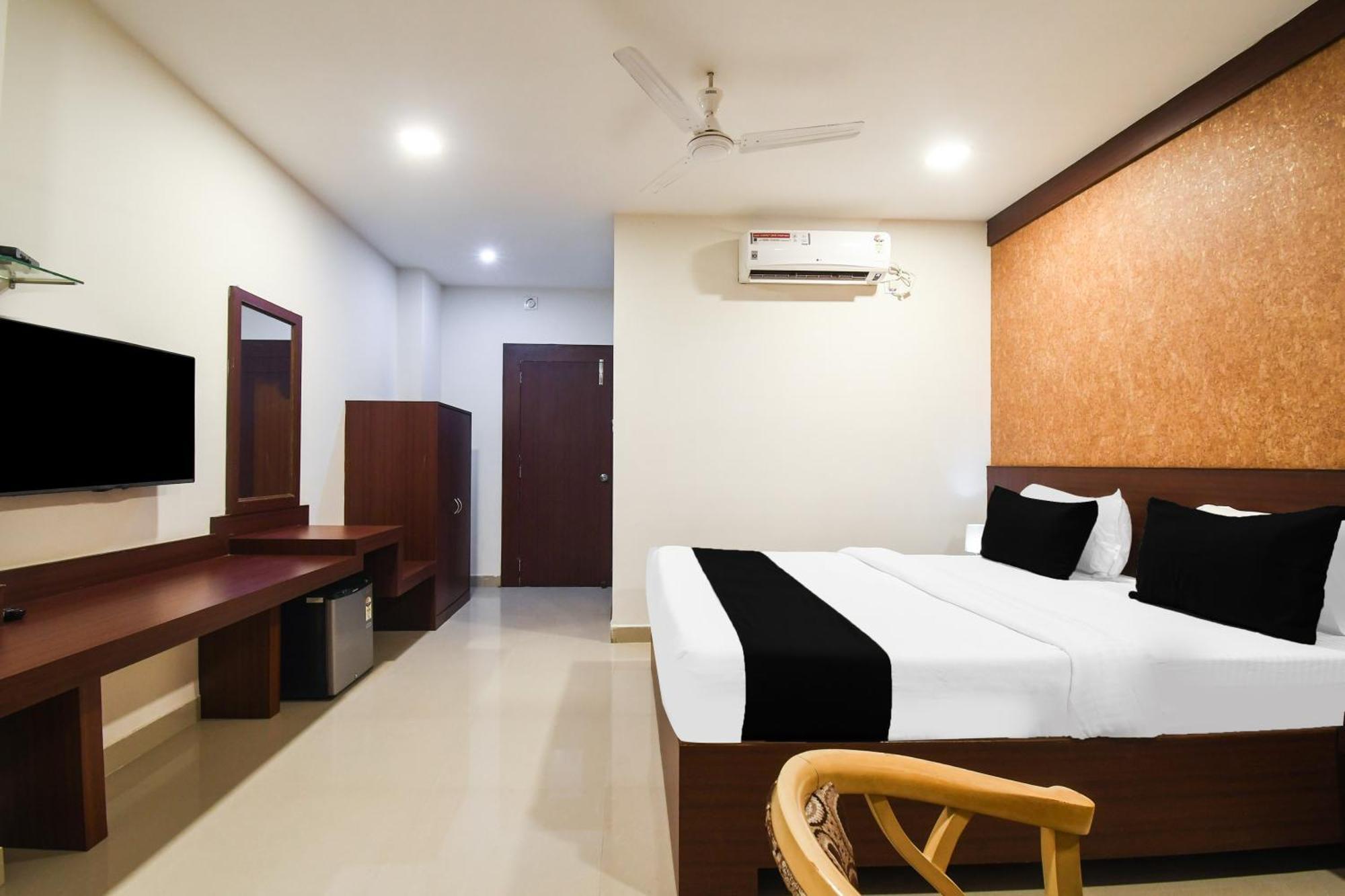 Super Townhouse Best Inn Khandagiri المظهر الخارجي الصورة