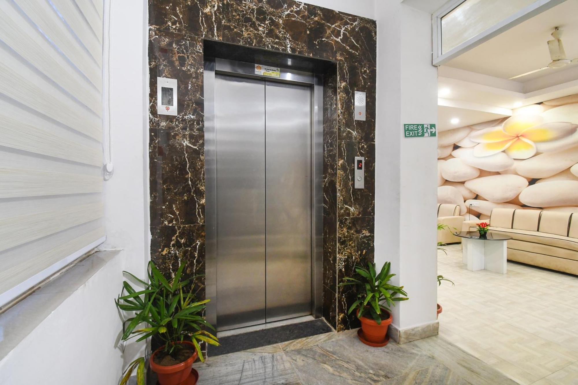 Super Townhouse Best Inn Khandagiri المظهر الخارجي الصورة